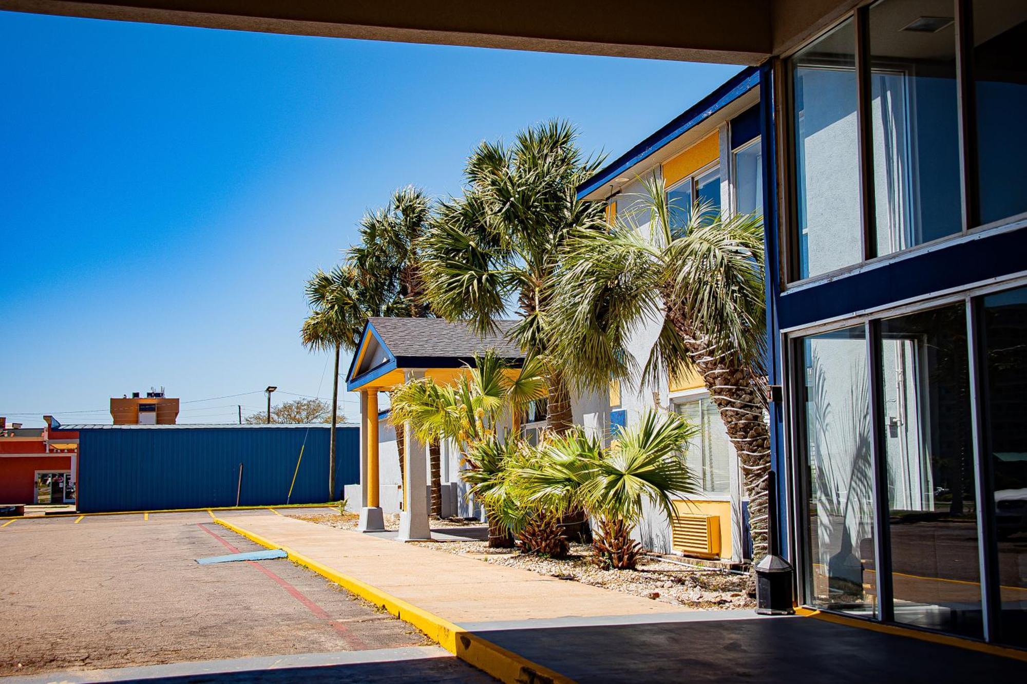 Super 8 By Wyndham Biloxiモーテル エクステリア 写真